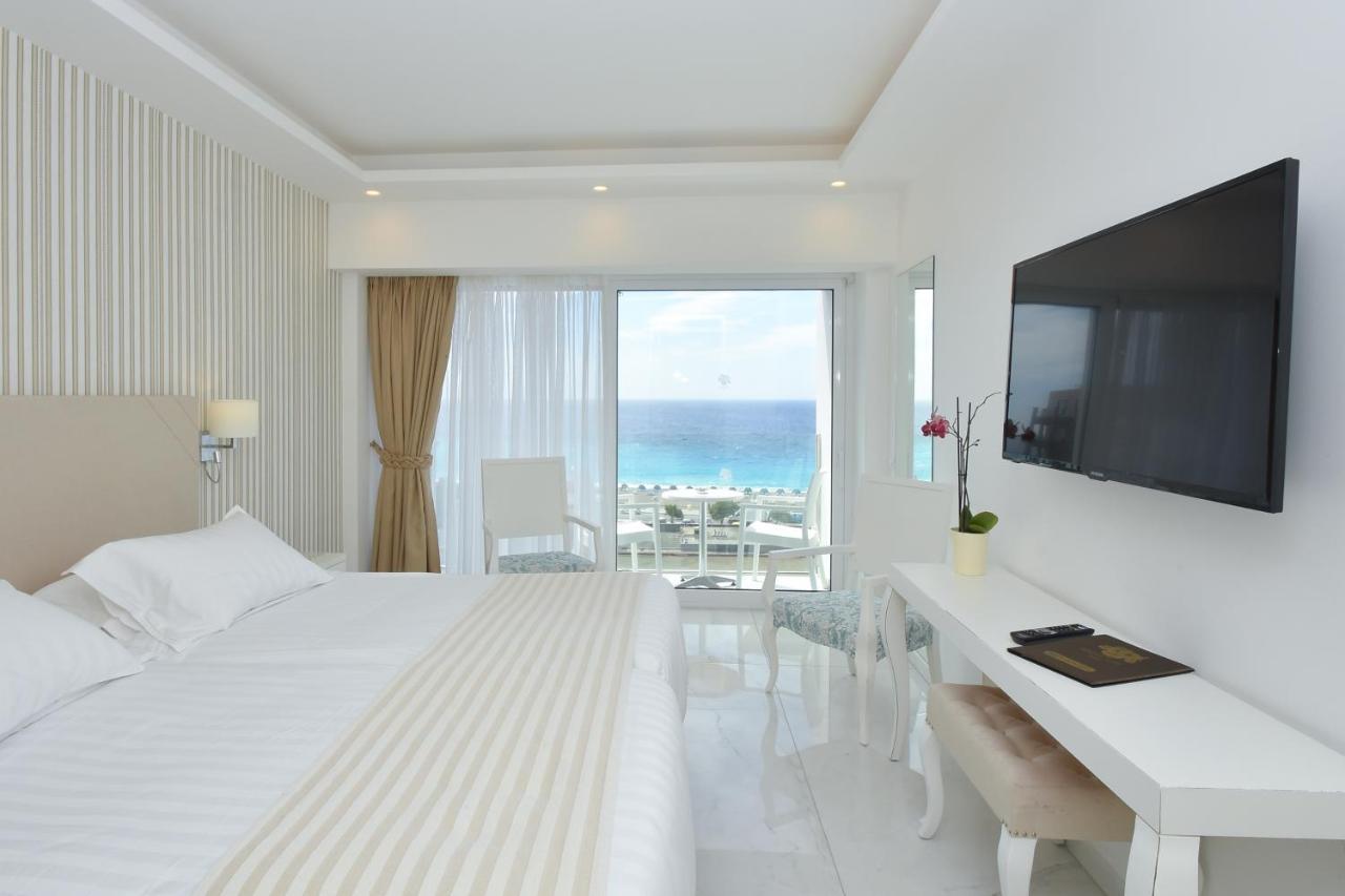 Double/Twin Room with Sea View