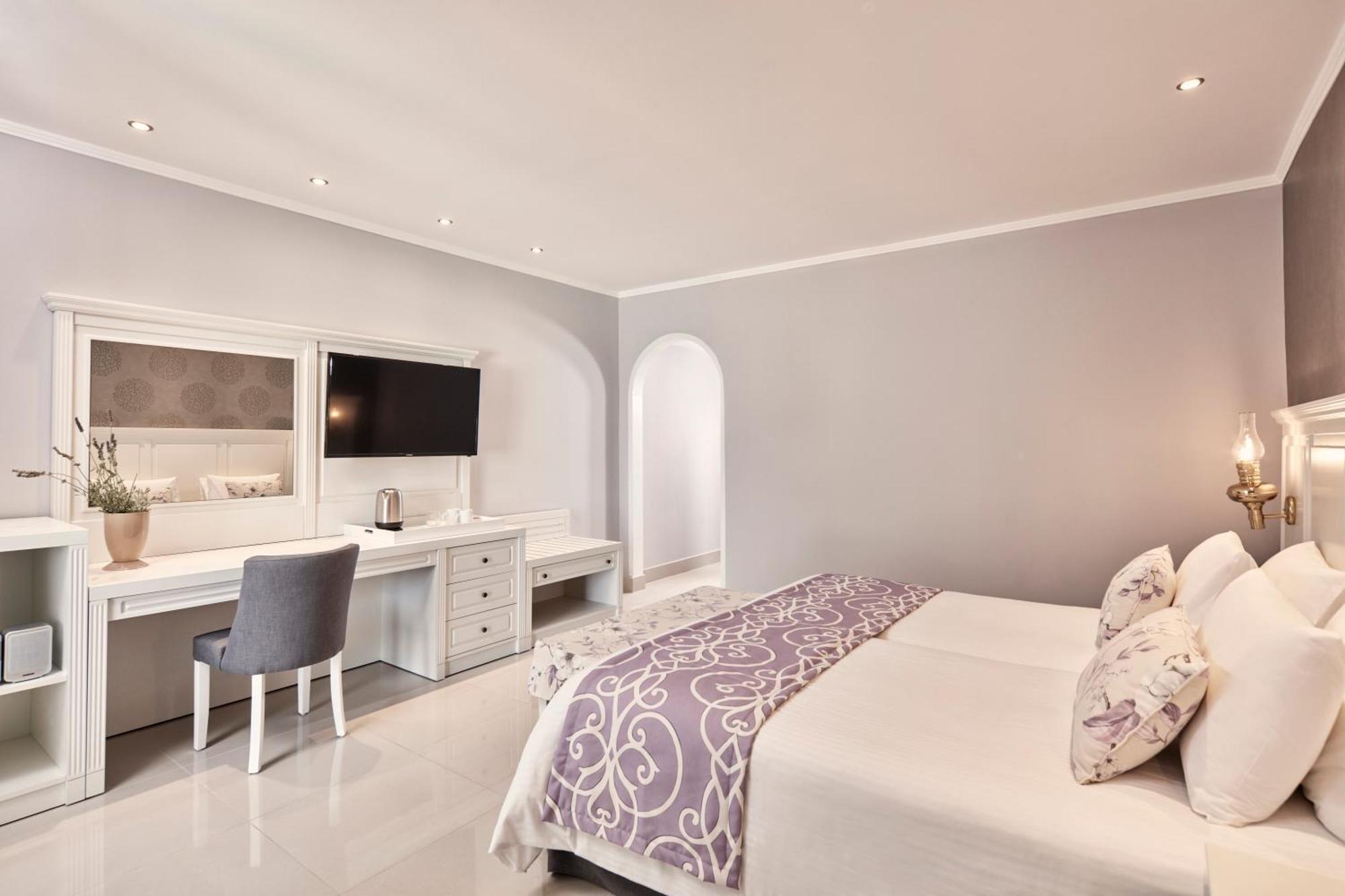 Chambre de Style Champêtre avec Piscine Privée - Vue sur Mer