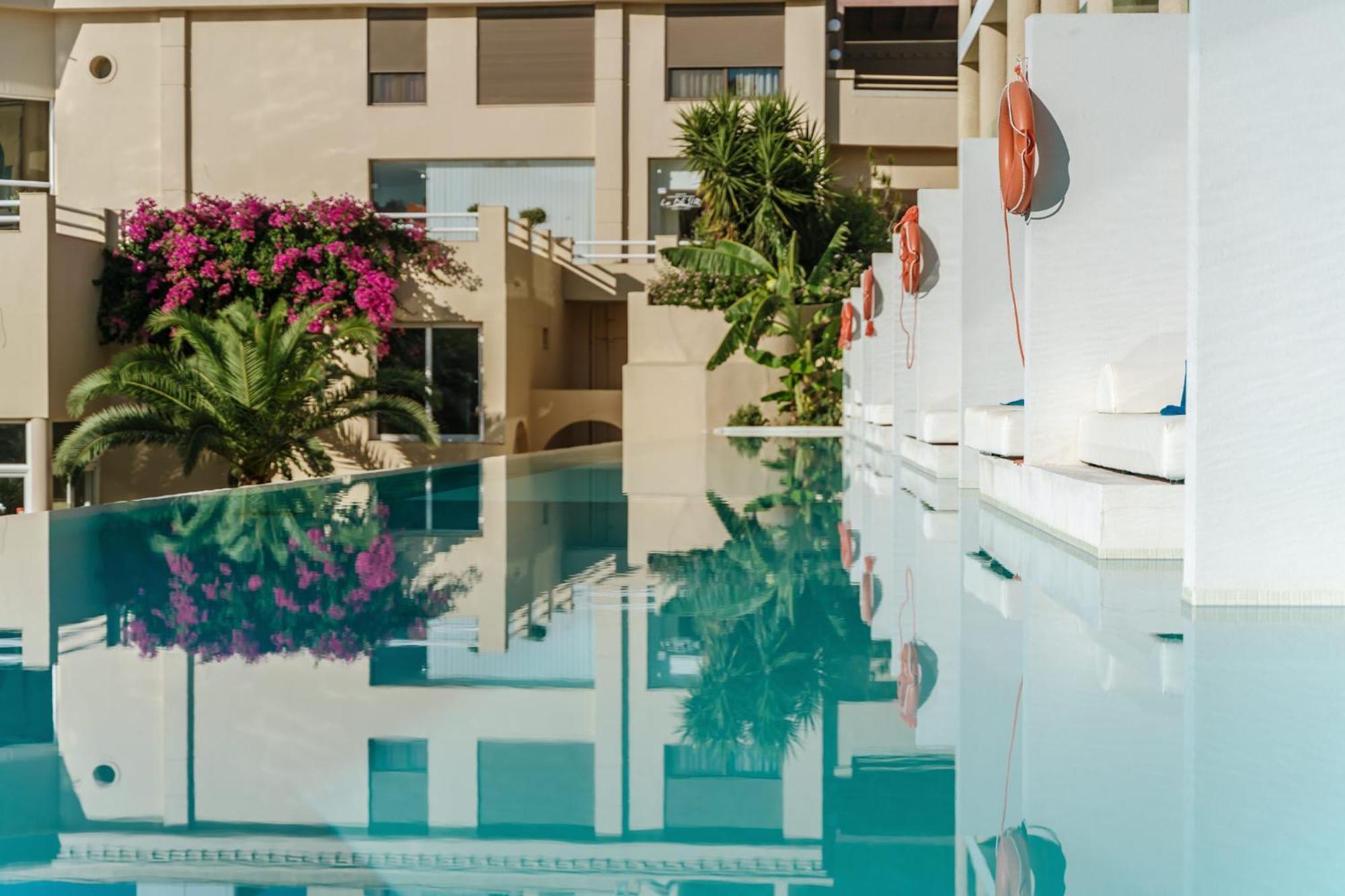 Suite con Piscina in Comune e Vista Giardino