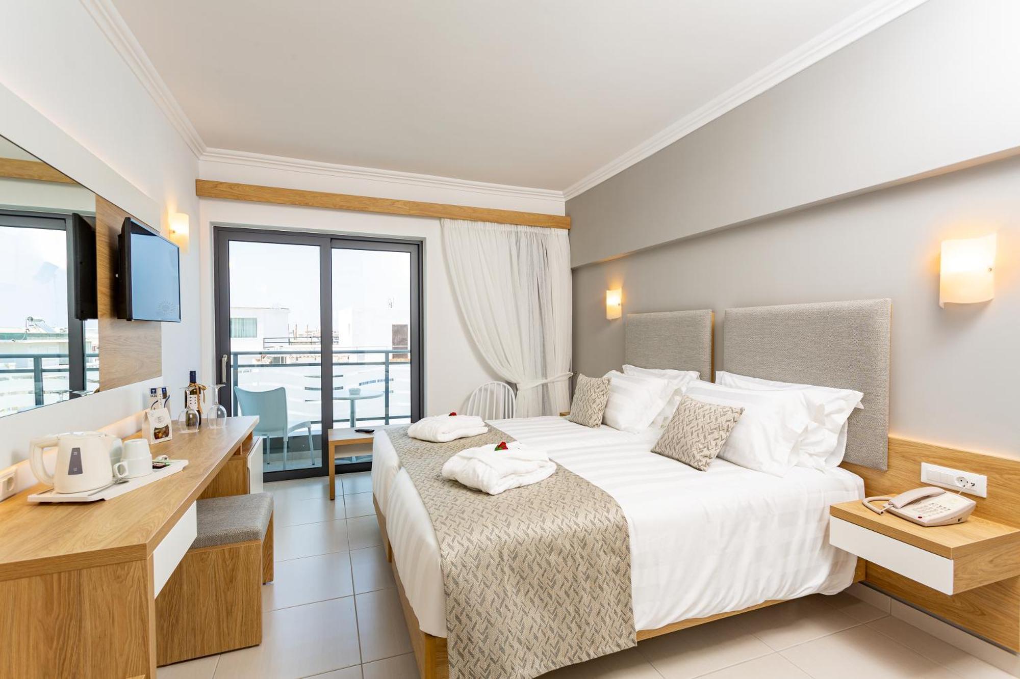 Double or Twin Room with Side Sea View