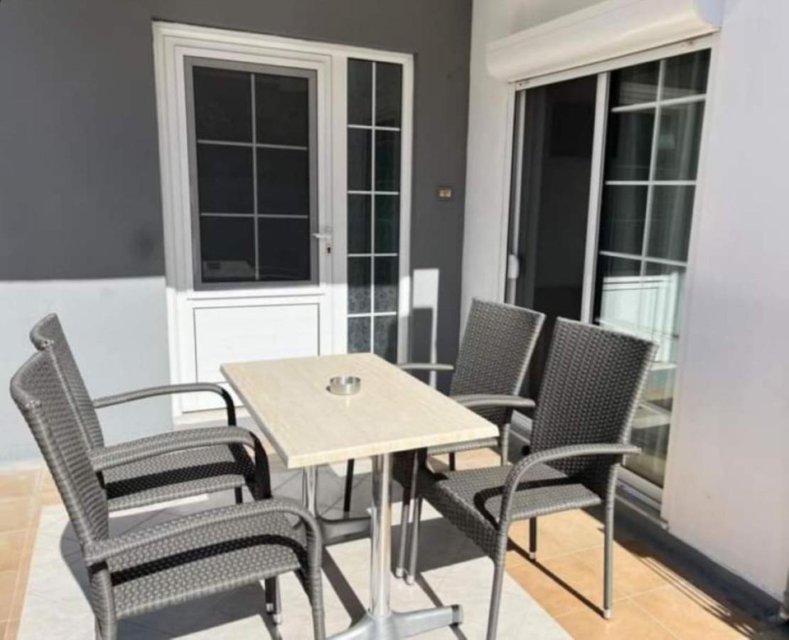 Family Room Garden View