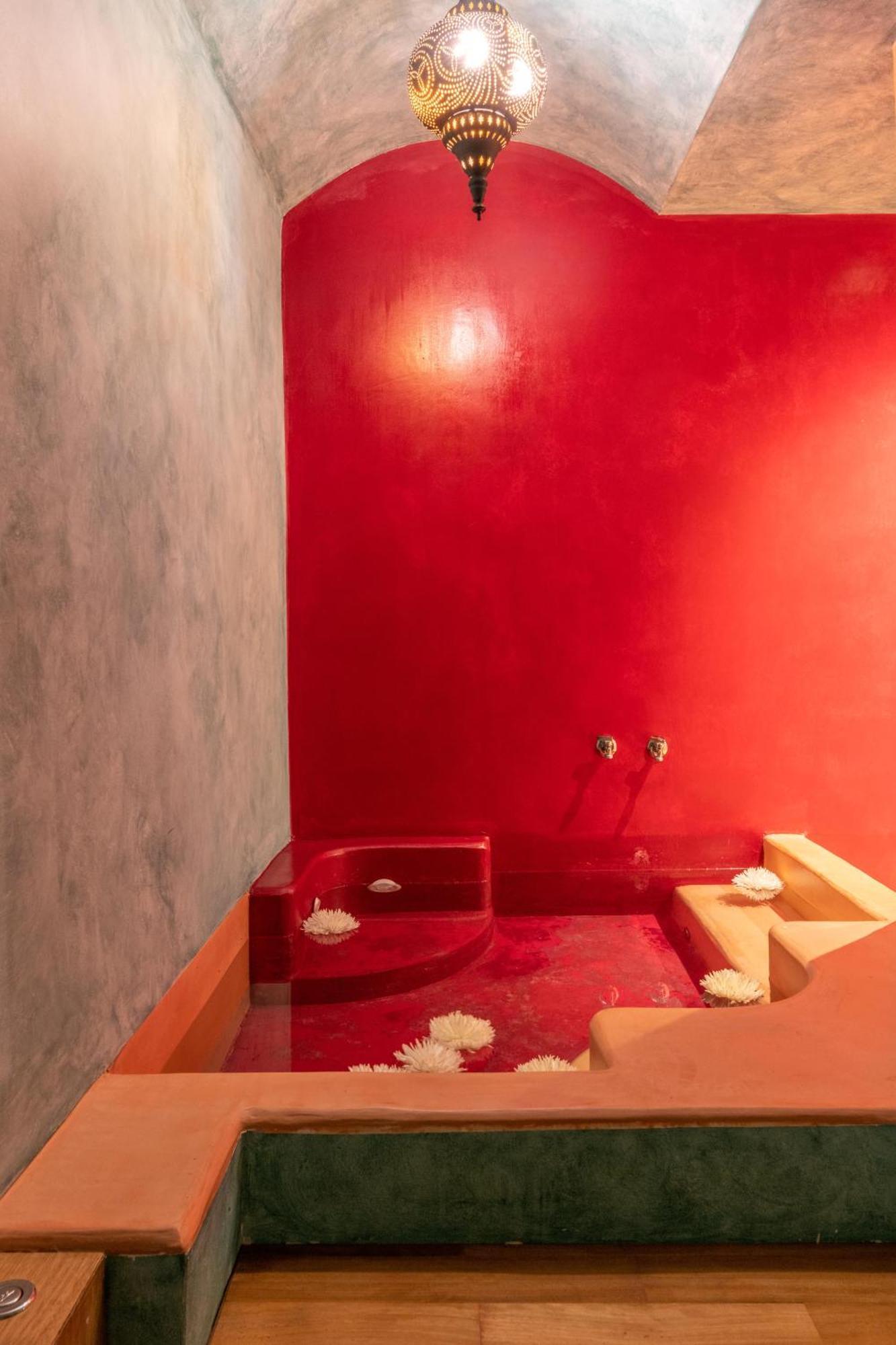 Honeymoon Suite Hot Tub