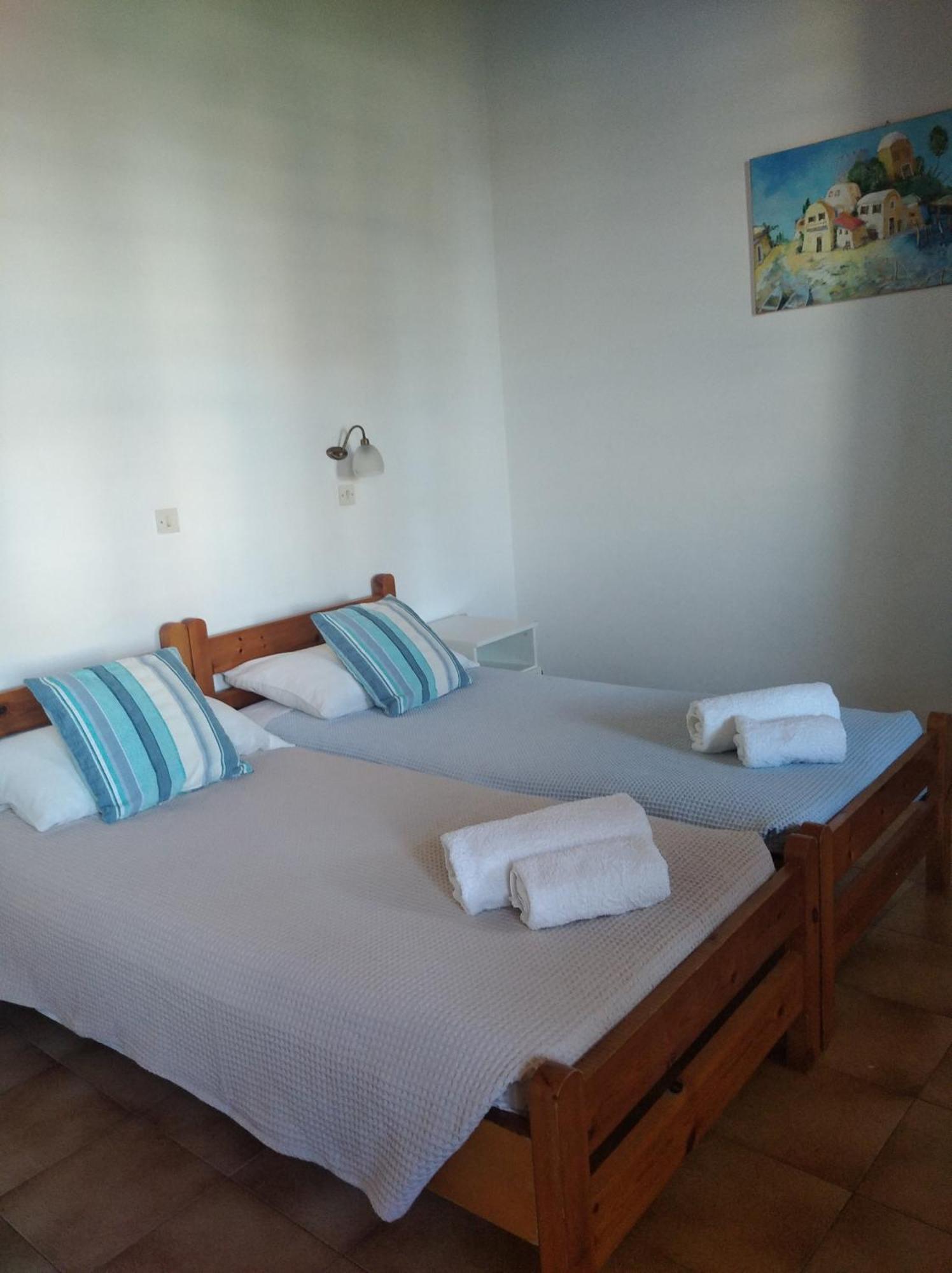 Chambre Double ou Lits Jumeaux avec Salle de Bains Commune
