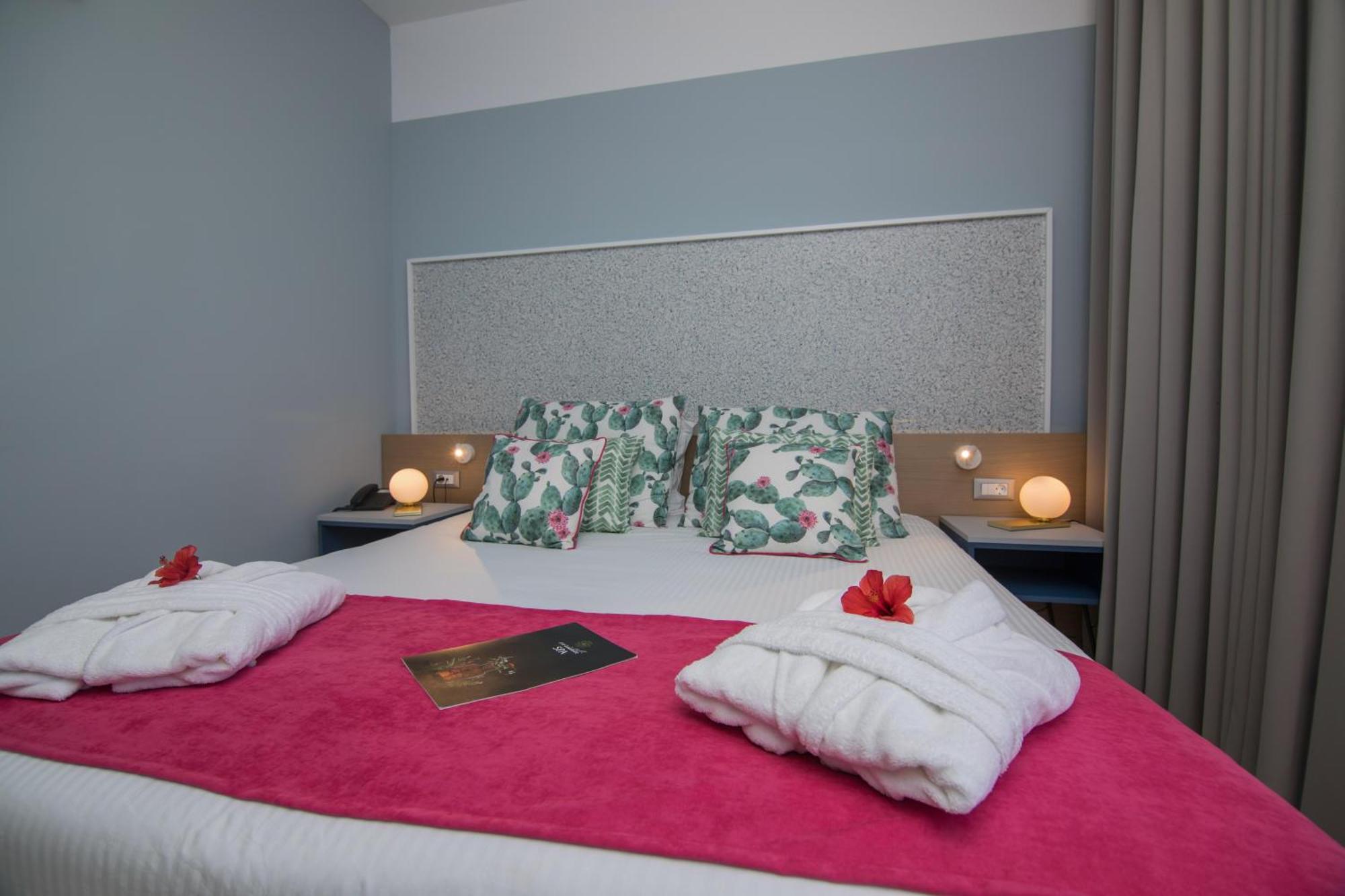 Deluxe Doppel-/Zweibettzimmer mit Gartenblick