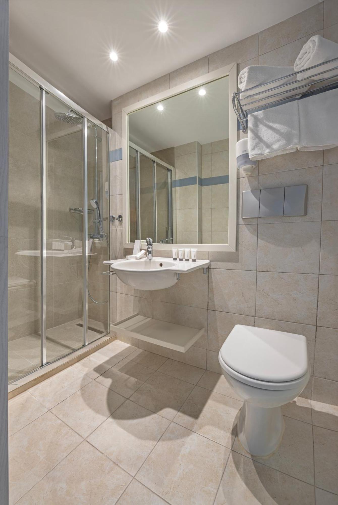 Standard Suite,1207988197:JPEG
