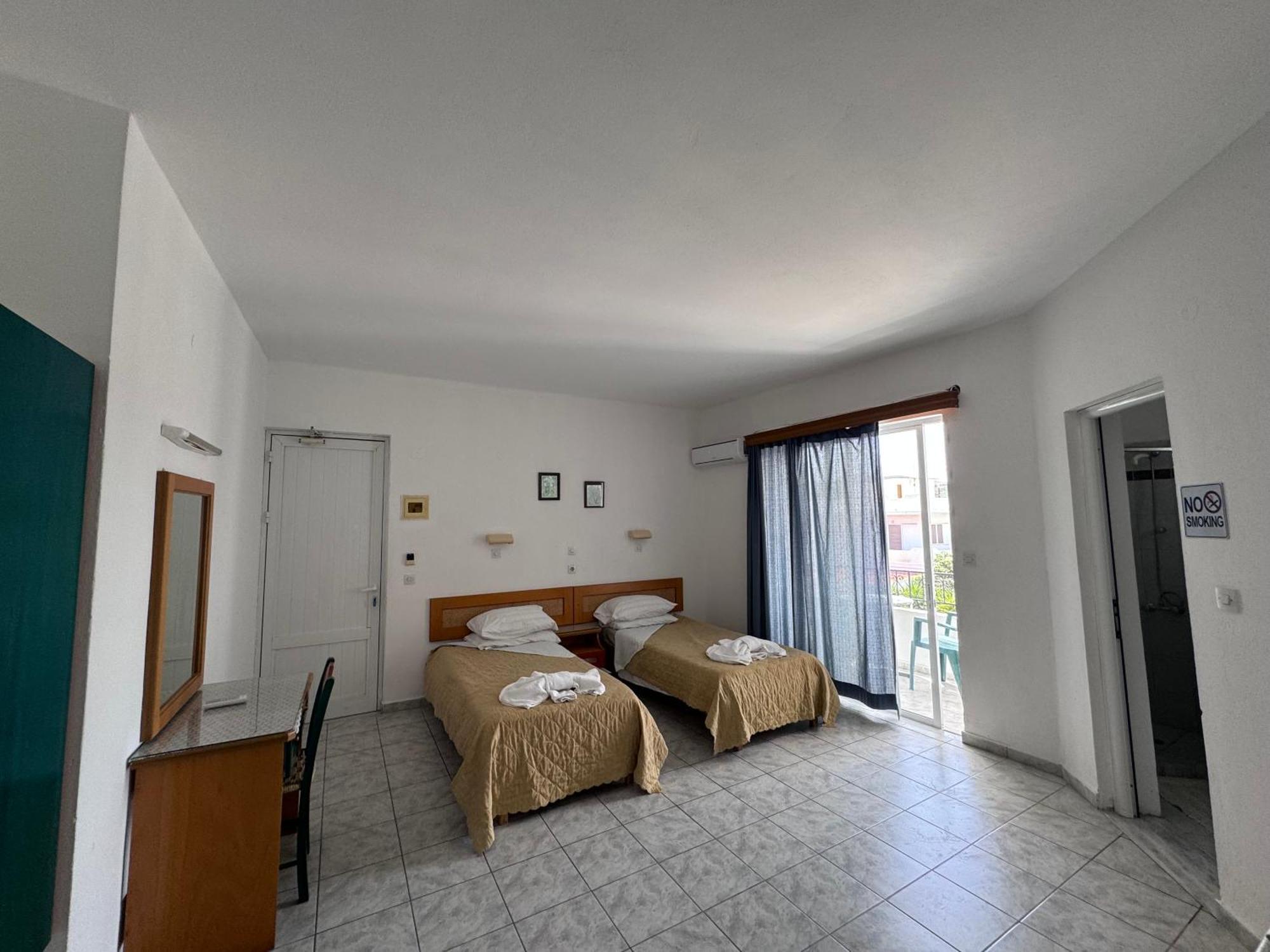 Twin Studio (2 Adults),1591493489:JPEG