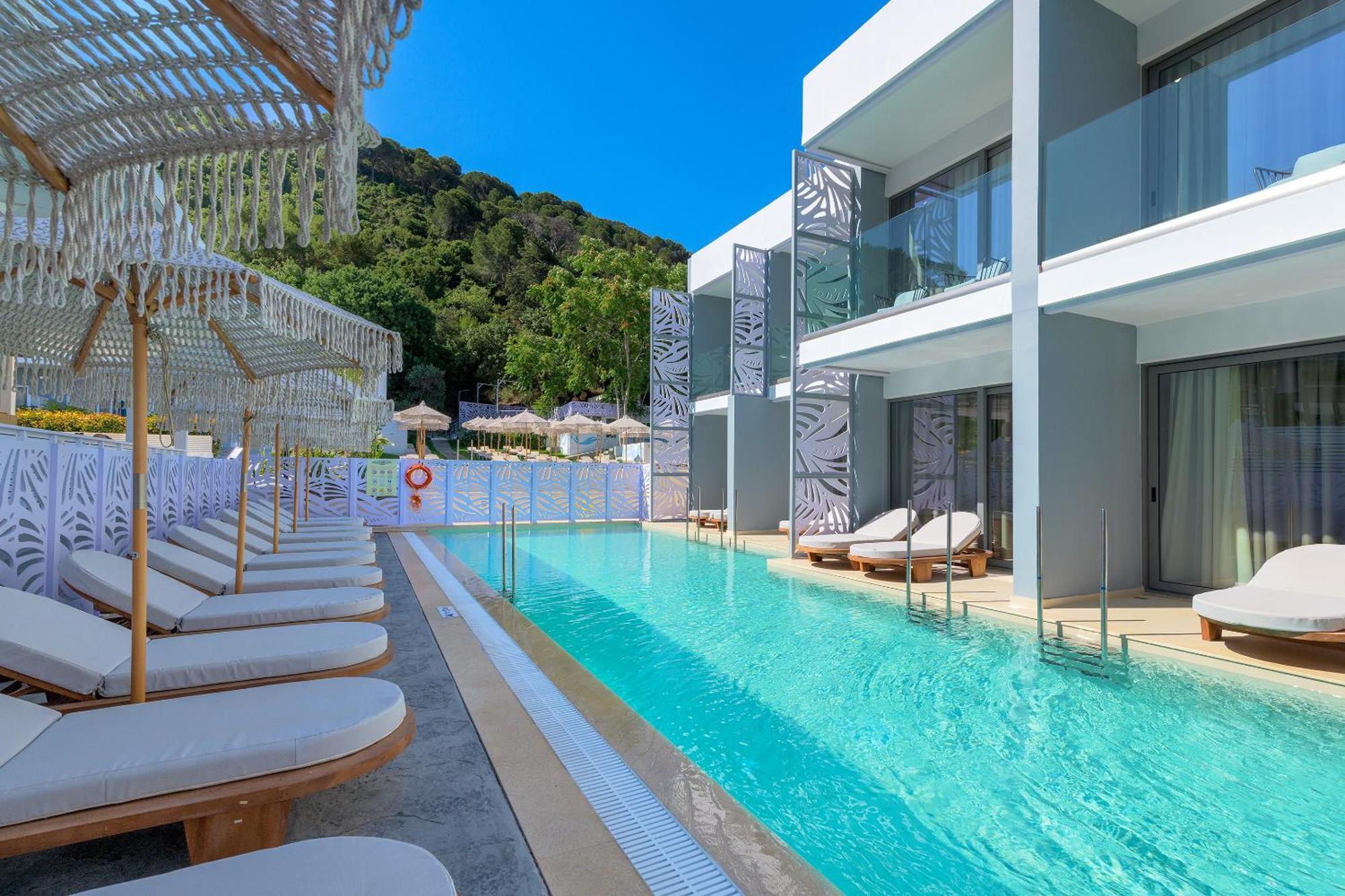 Double Room with Pool View, Shared Pool and Balcony,1601680600:JPEG