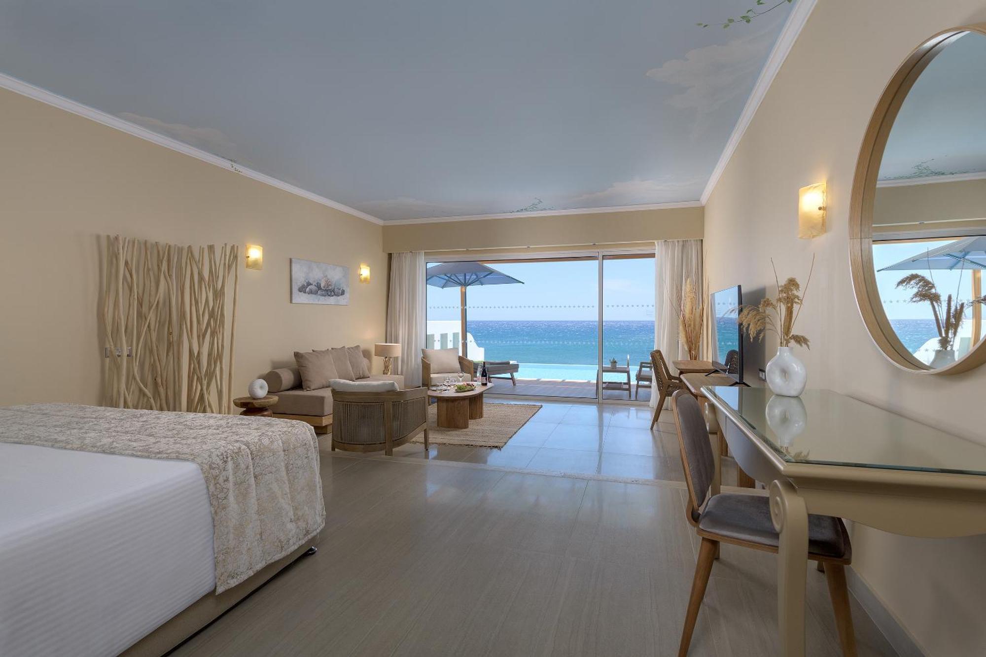 Beach Junior Suite with Personal Pool (2-3 Persons)