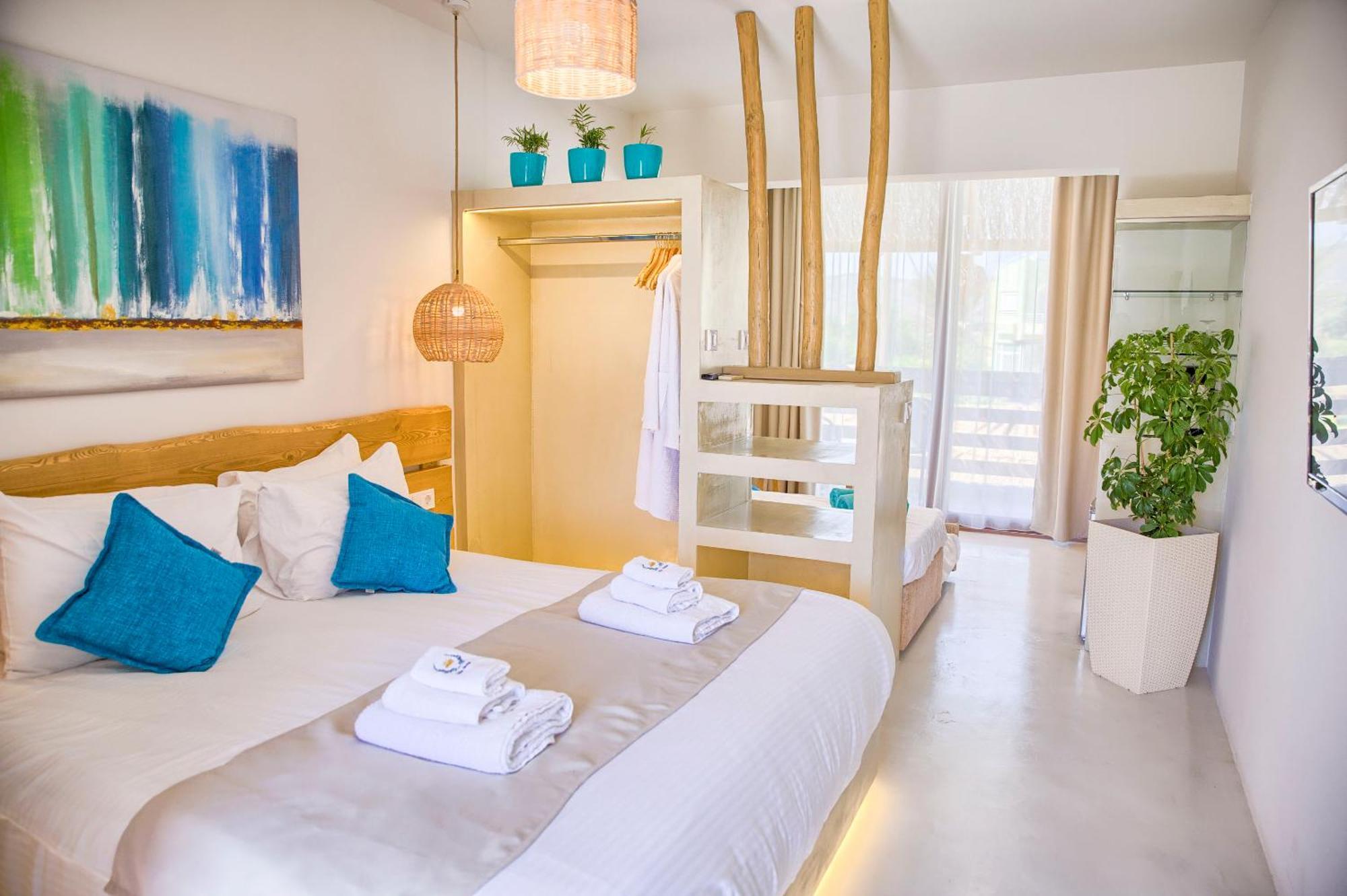 Junior Suite with Pool View (main building)