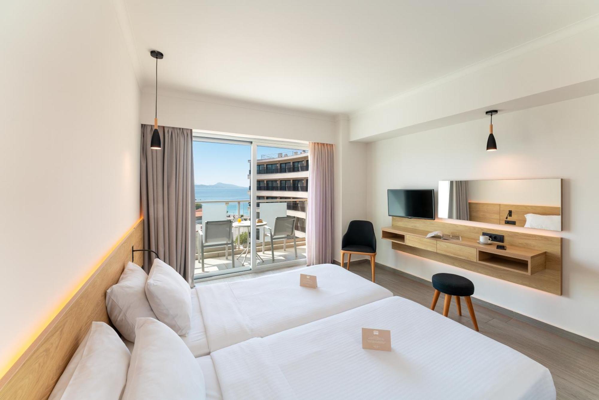 Superior Double or Twin Room Partial Sea View