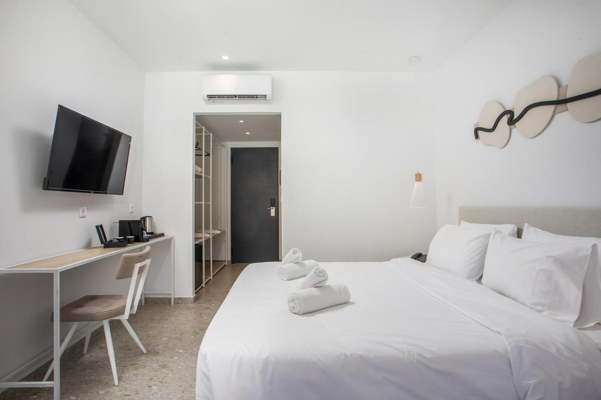Family Suite Sharing Pool