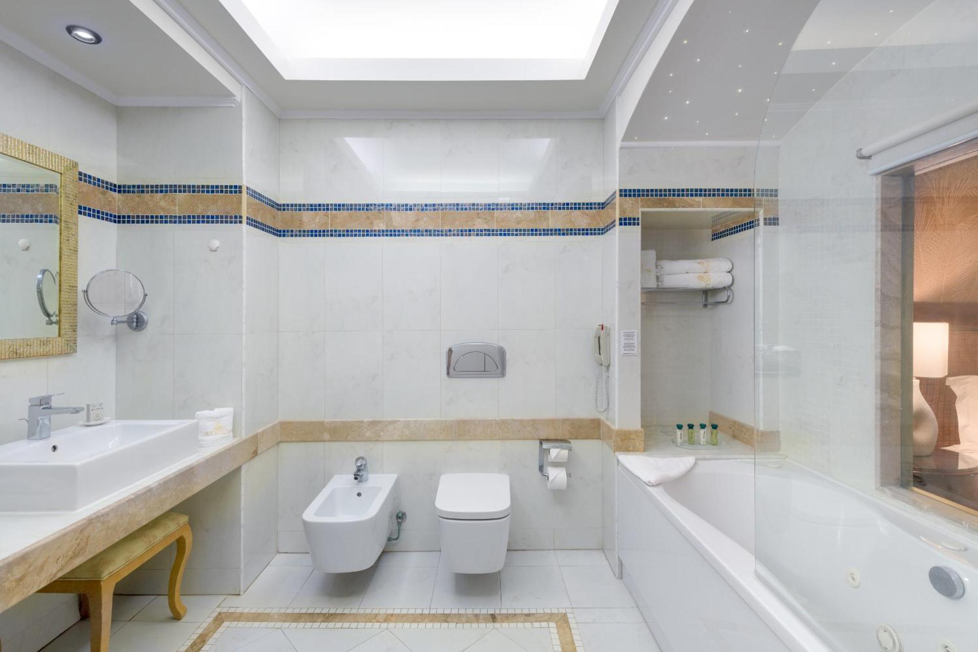Deluxe Double Room with Garden View (2-3 Persons)