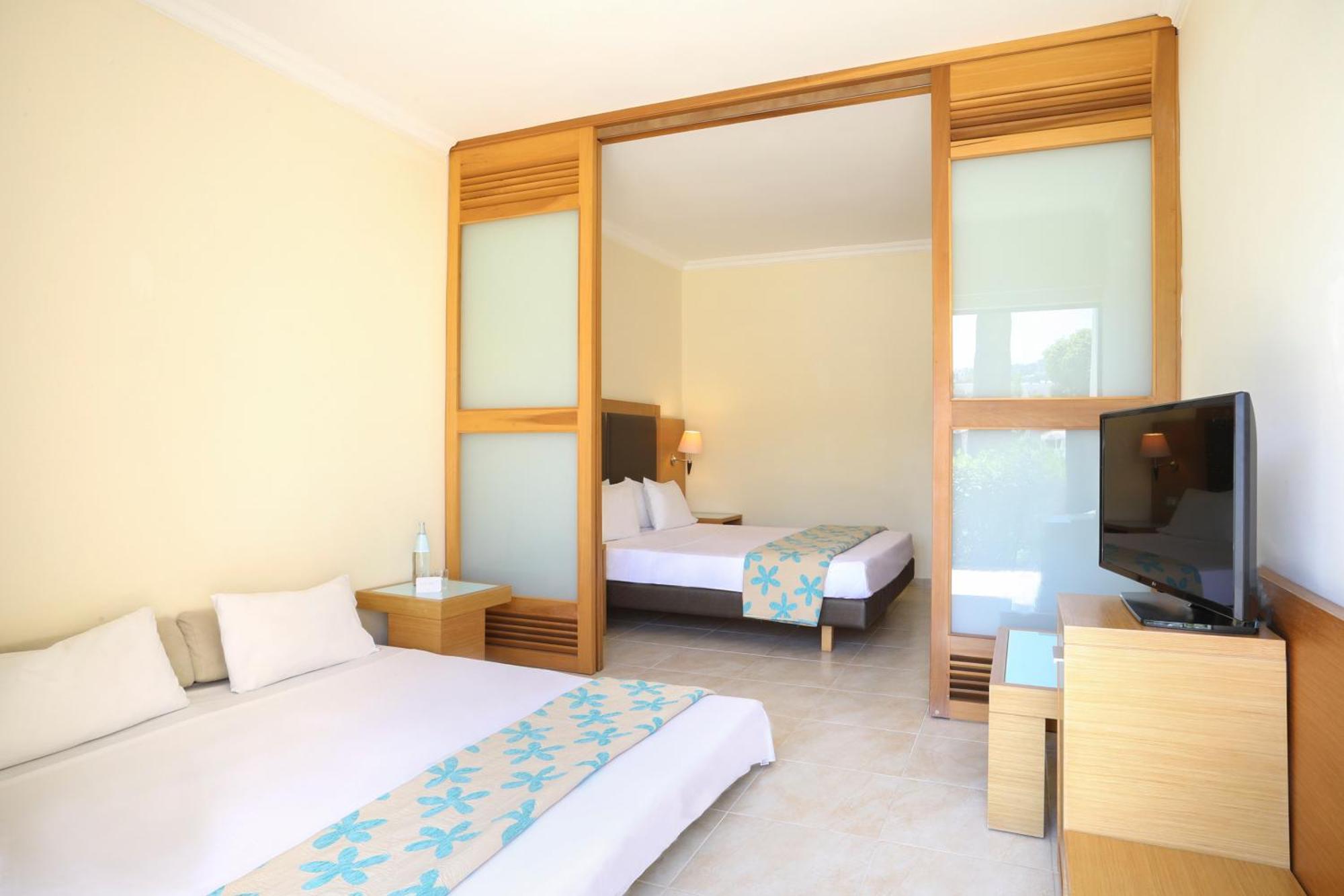 XTRA Sol Fam Room with Sea View