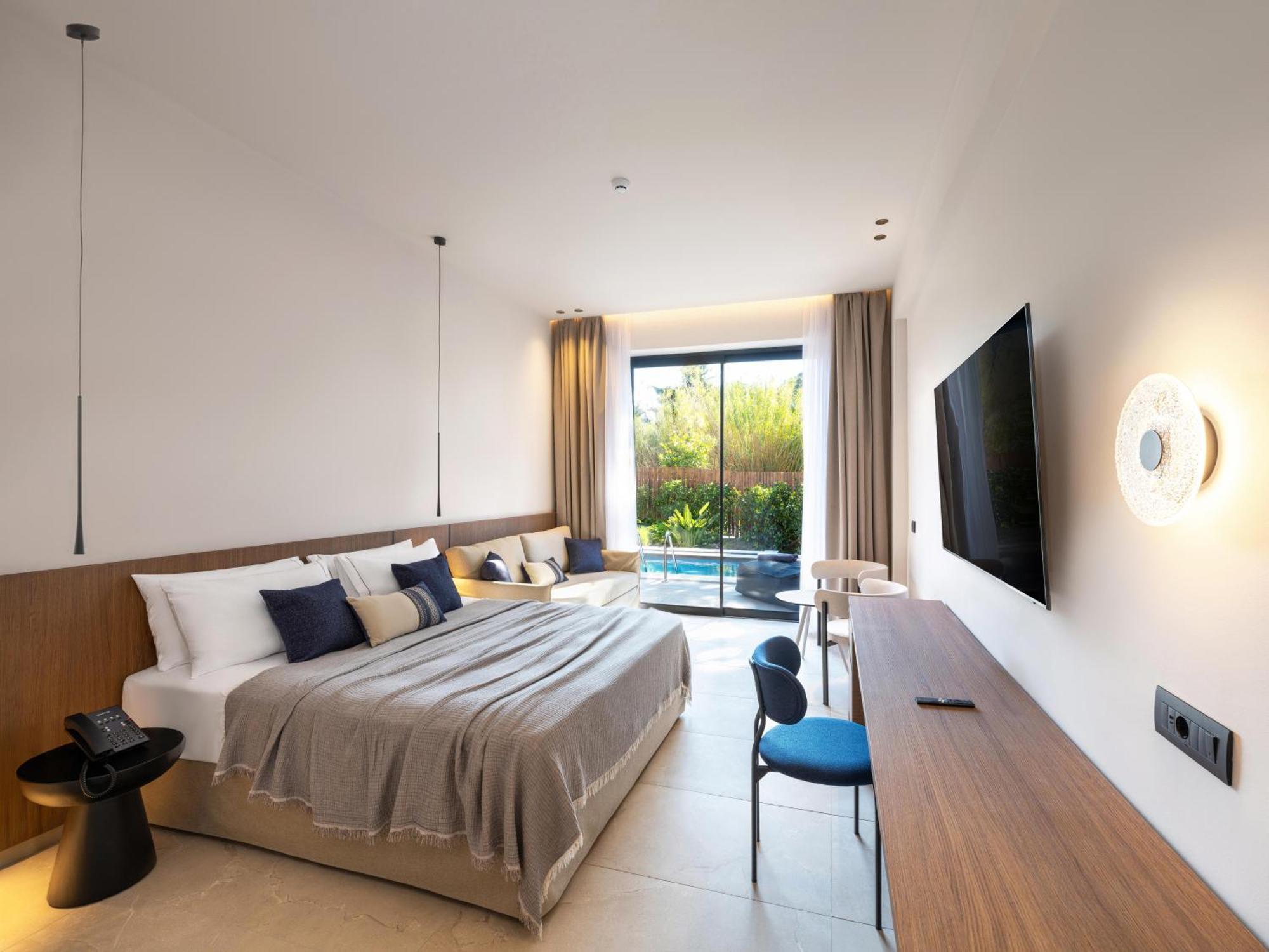 Deluxe King Suite