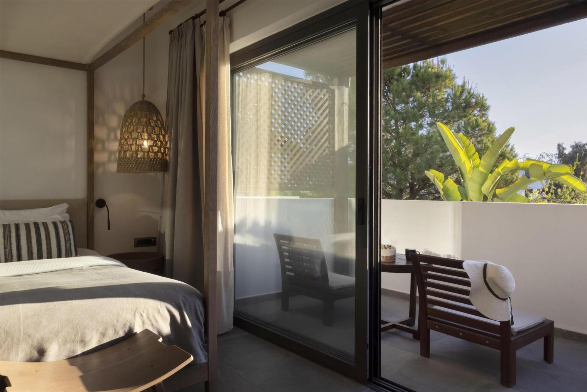 King Tropical Zen Bungalow Suite