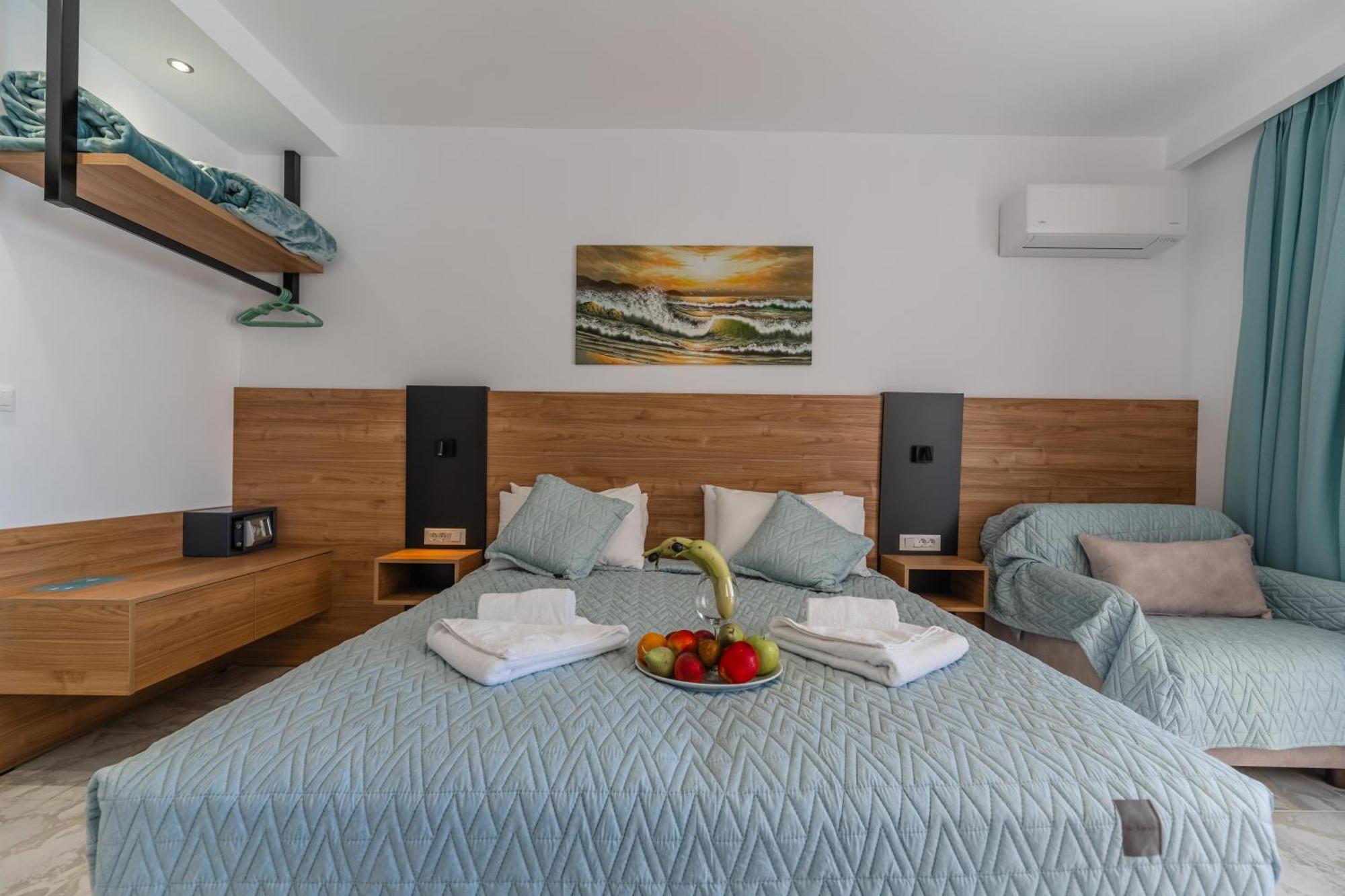 Deluxe Double or Twin Room with Sea View