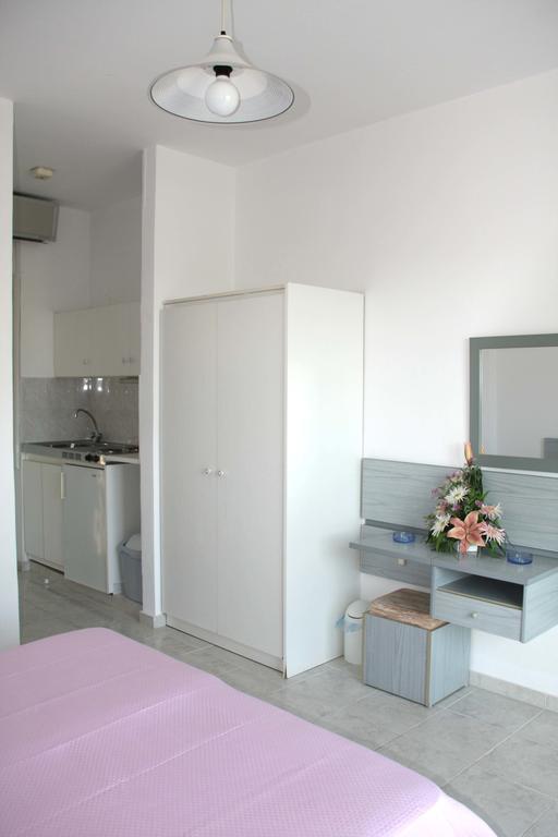 Studio (2 Adults)