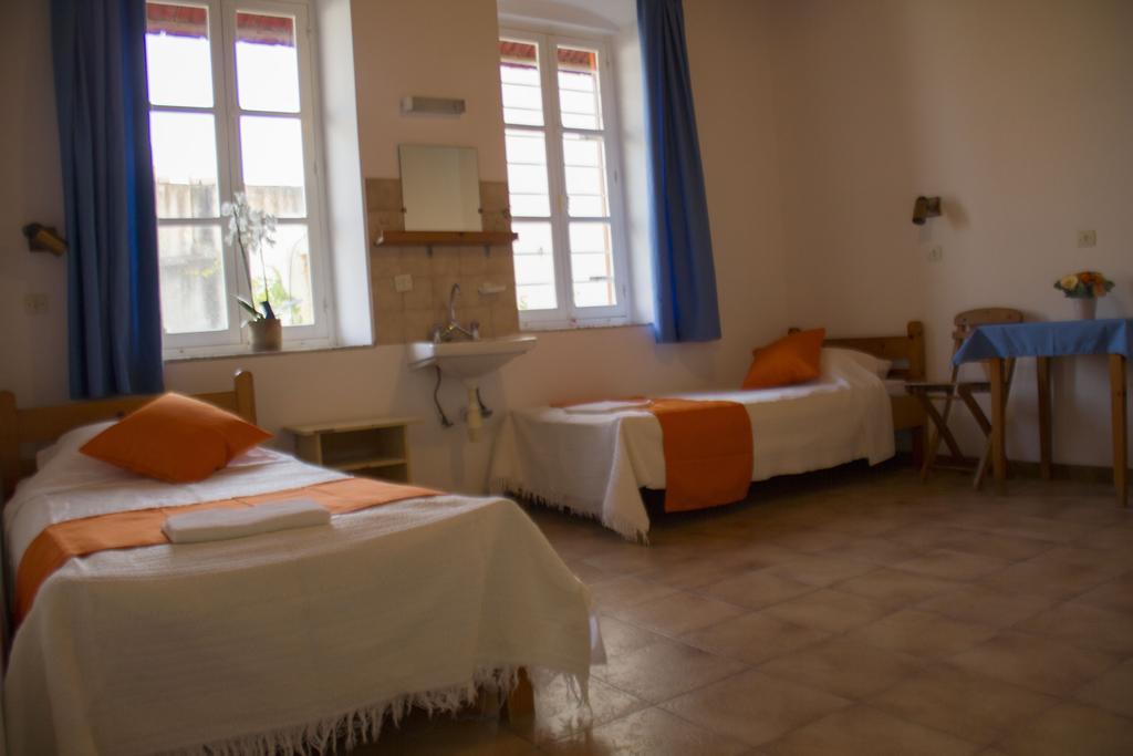 Chambre Triple avec Salle de Bains Commune