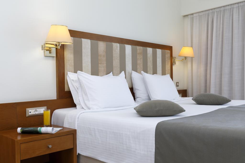 Double Room Queen Bed City View Non-Smoking