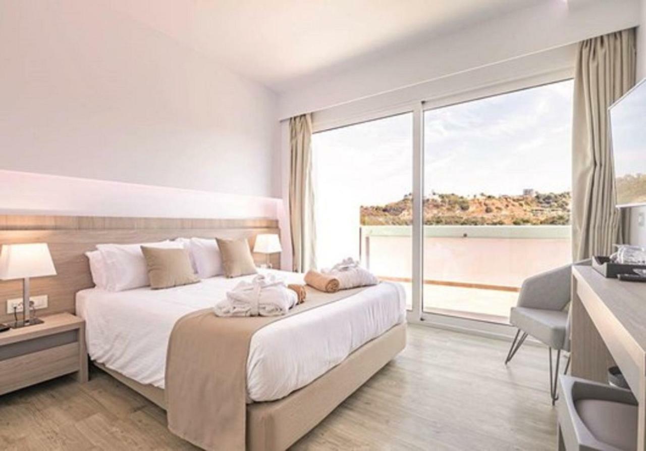 One-Bedroom Suite with Mountain View