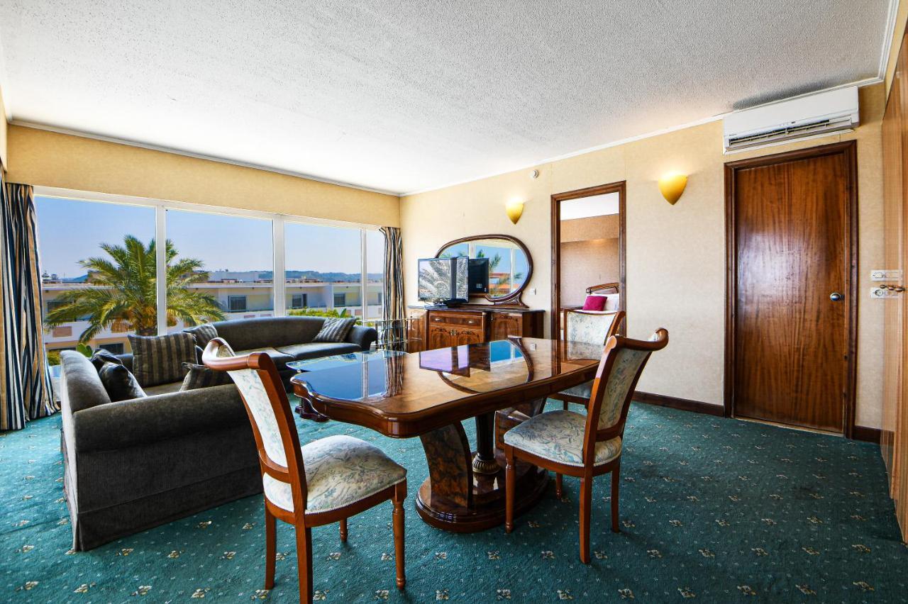 Deluxe Suite with Sea View