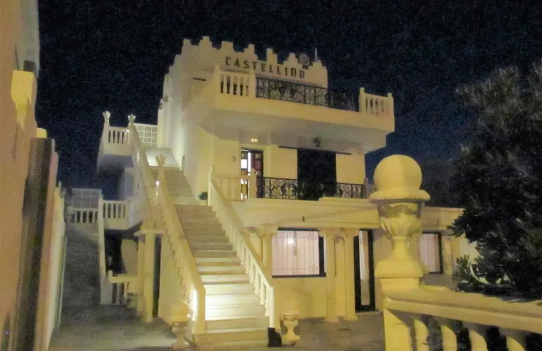 Entire Guesthouse - 27 People-1