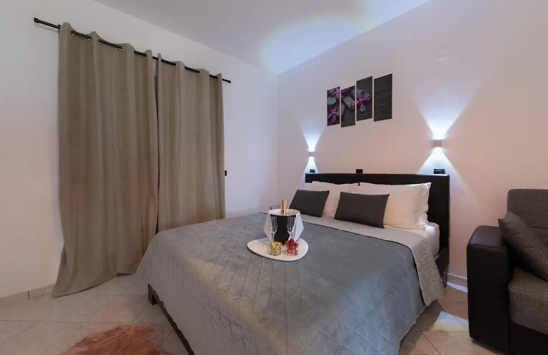 Anna Anton Apartment-1