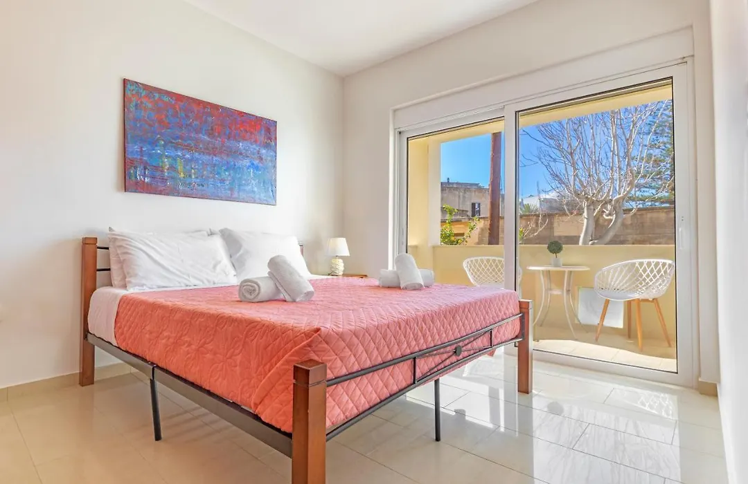 Central Luxurious Apartments Close To The Sea-1