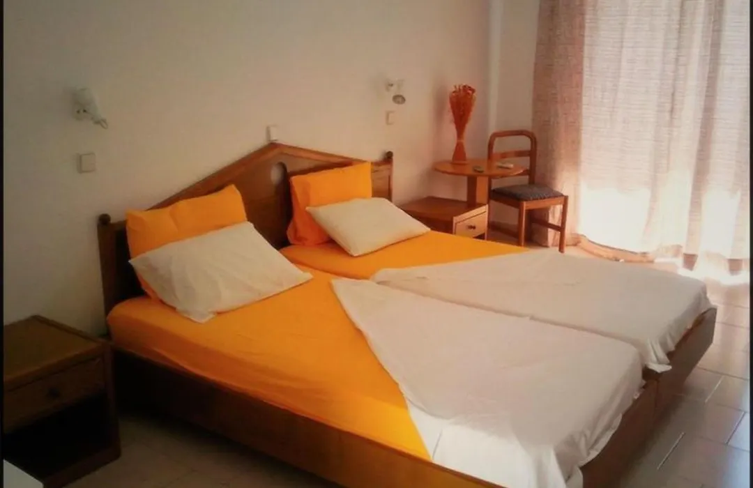 Room In Studio - Rock Garden Apartment By The Beach-1