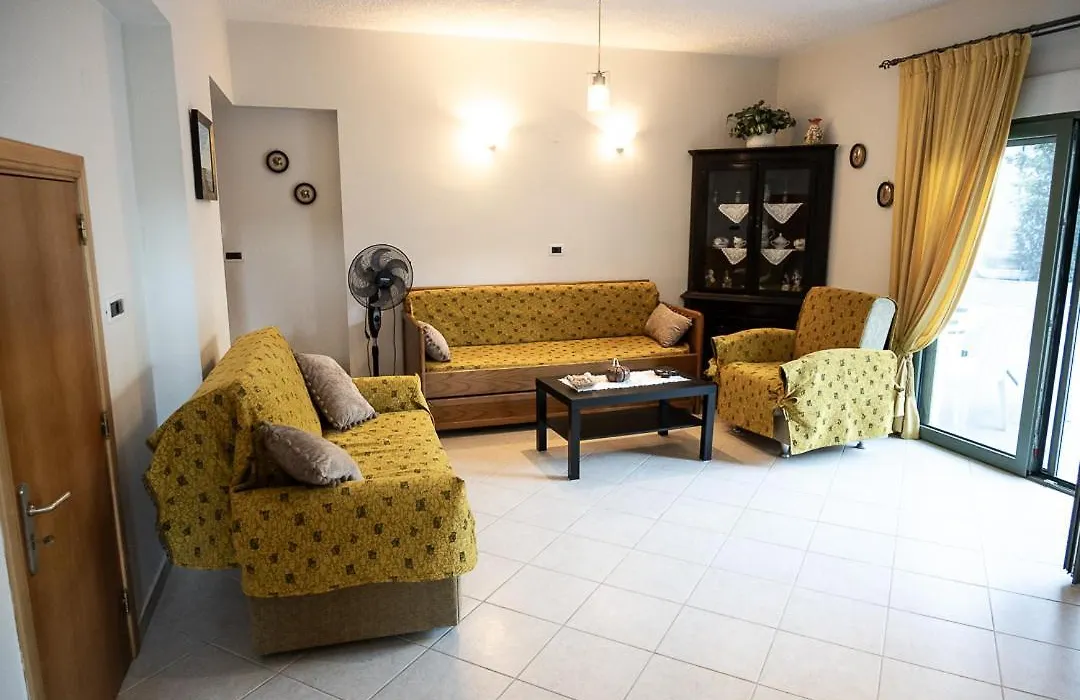 "Hier Is Het" Apartment-1