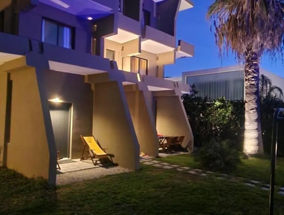 Endless Summer Pool Flat-1