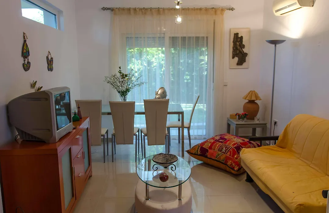 Goji Vegan Hotel-1