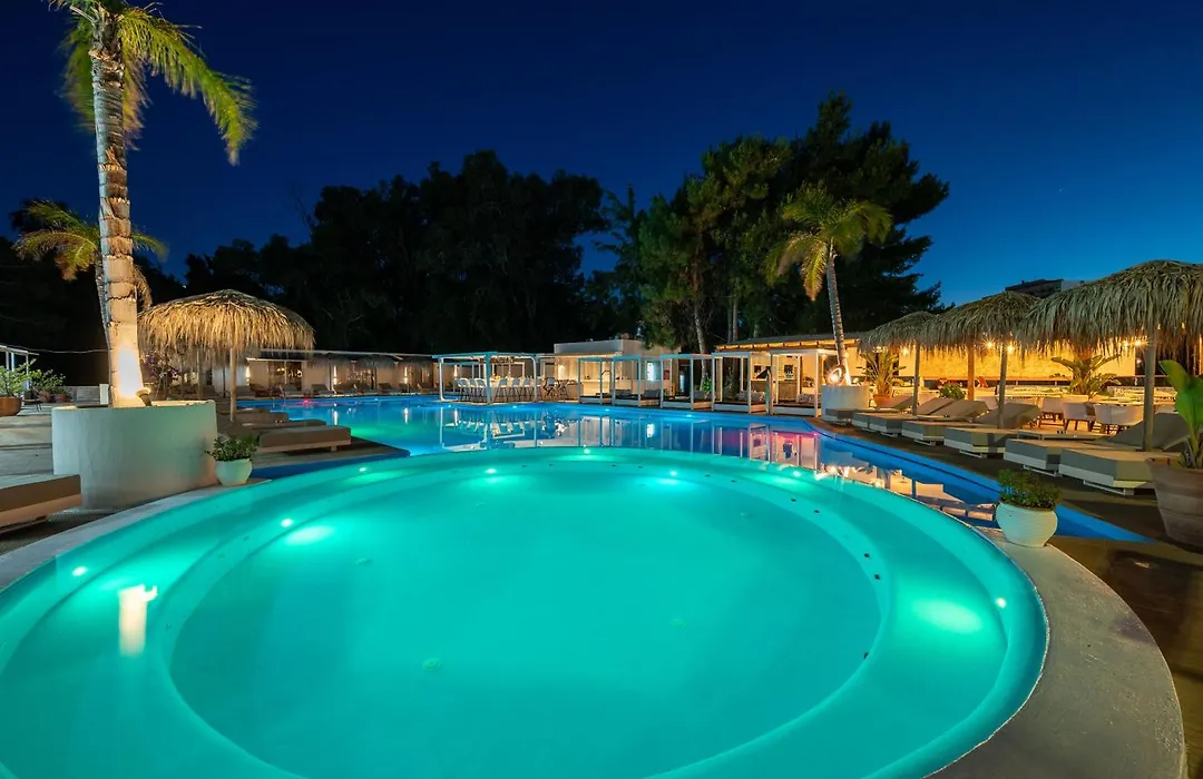 Bamboo Suites Hotel - Adults Only-1