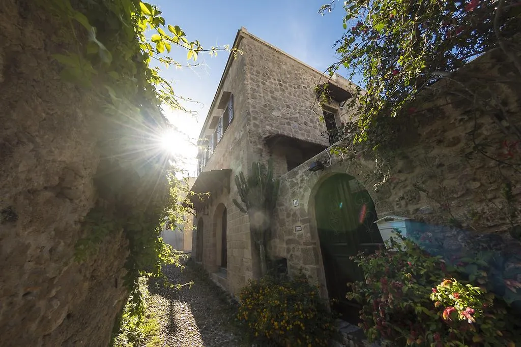Finestra Medieval Home-1