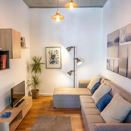 Cozy House With Flowery Courtyard In Notable Location-3