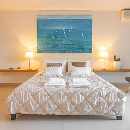 Couple'S Getaway , Modern Amenities & Sophisticated Style-3