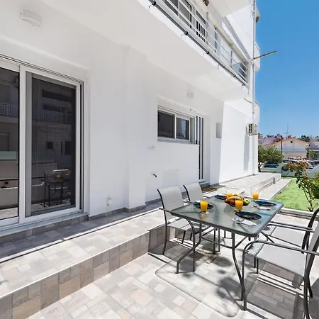 Modern Flat With Garden And Jacuzzi-3