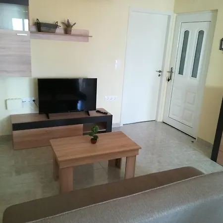 Happy Days Home Apartment And Studio-3