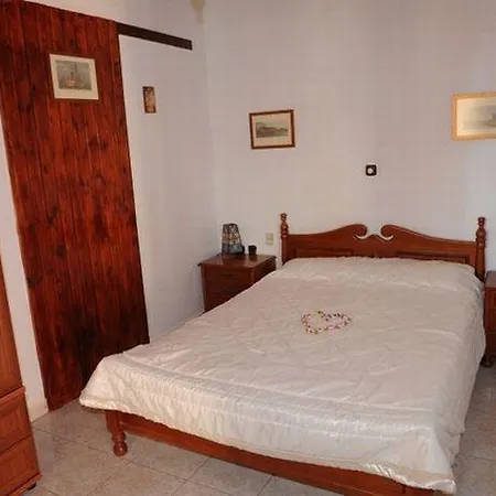 Chrysanthi Hotel Studio & Apartments-2