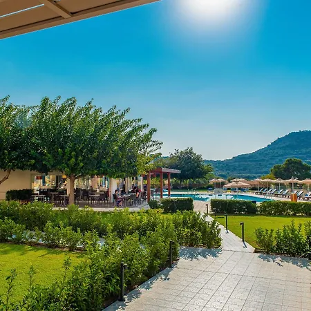 Zoes Hotel & Suites-2