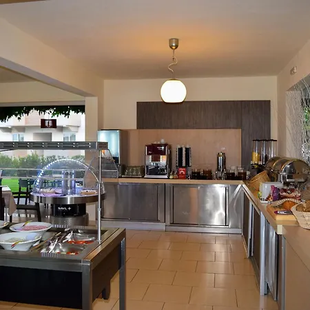 Zoes Hotel & Suites-3