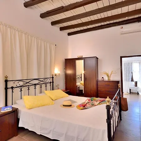 Villa Leon - House In Medieval Town With Spacious Courtyard-3