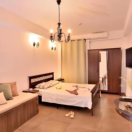 Villa Leon - House In Medieval Town With Spacious Courtyard-2