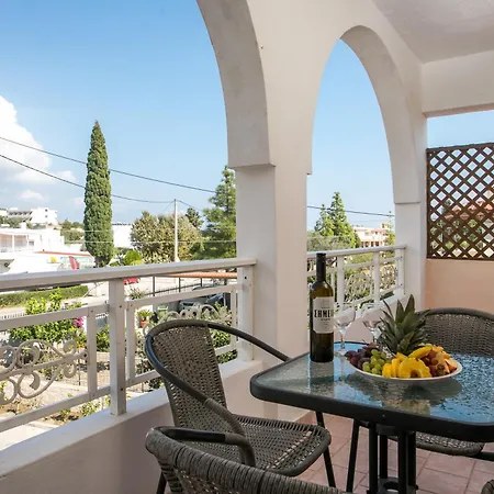 Dimitris Studios & Apartments-2