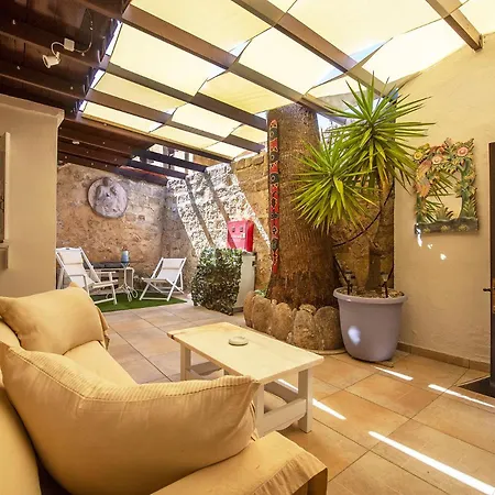 Old Town Corner Luxury Studios-2