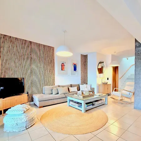 Villa Lindos Kalliopi On Rhodes Ama 0 0 0 0 3 6 6 0 4 0 3-2