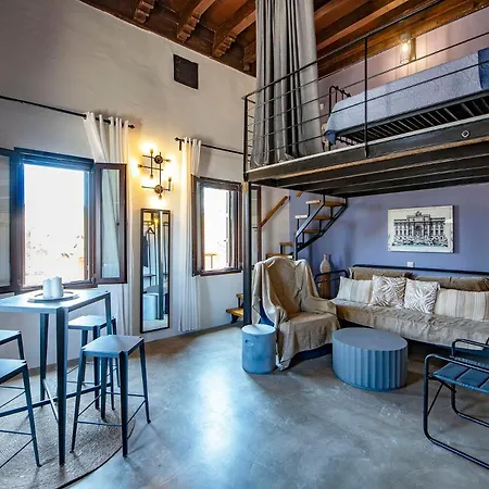 Old Town Corner Luxury Studios-3