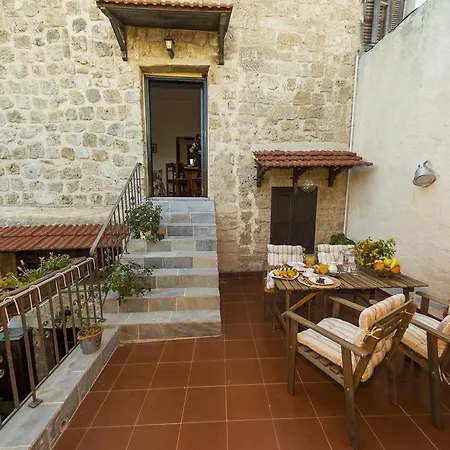 Finestra Medieval Home-3