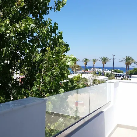 Ria'S Deluxe Apartments-3