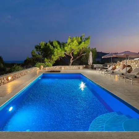 Lindos Villa Amara With Private Pool And Hot Tub-2